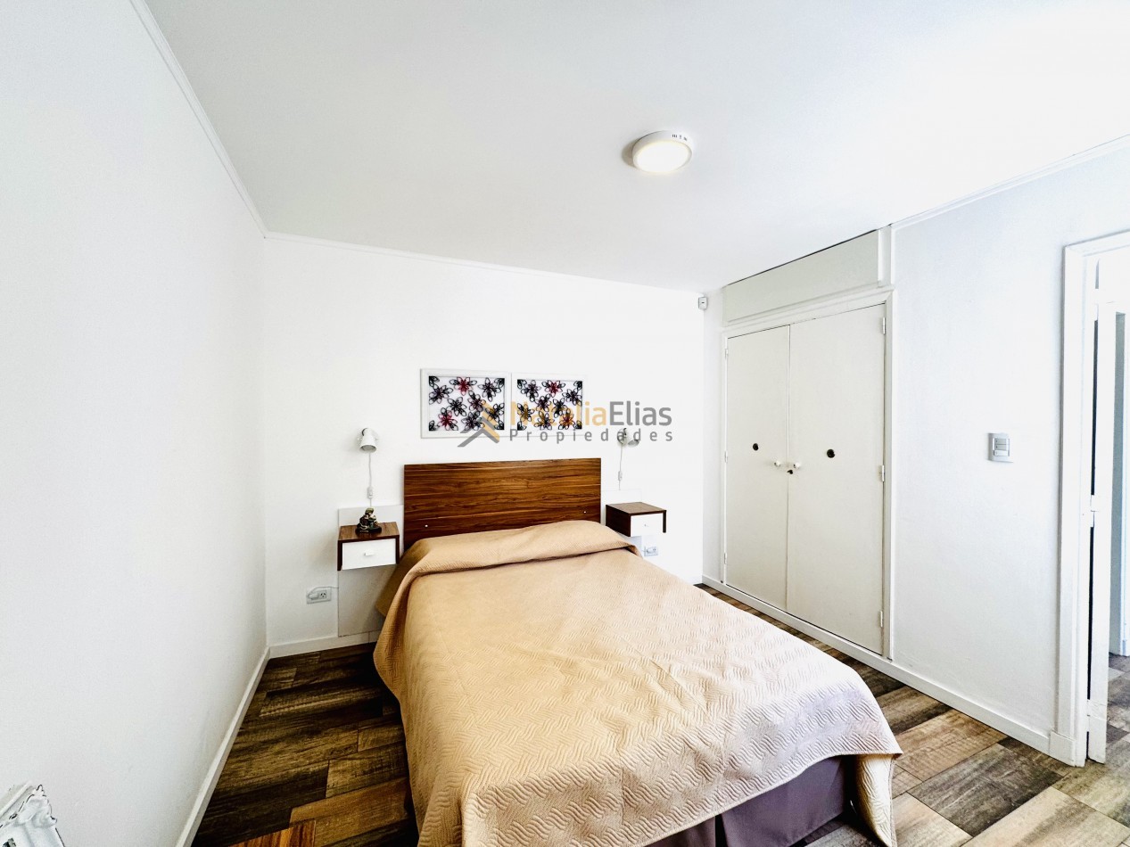 PH en La Perla 2 ambientes con patio propio RECICLADO y EQUIPADO