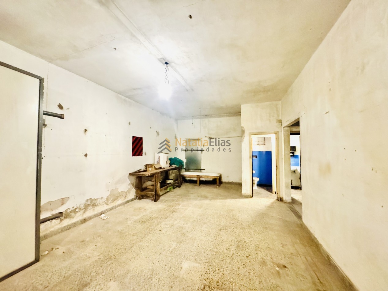 Local al frente + sector de trabajo + vivienda al fondo