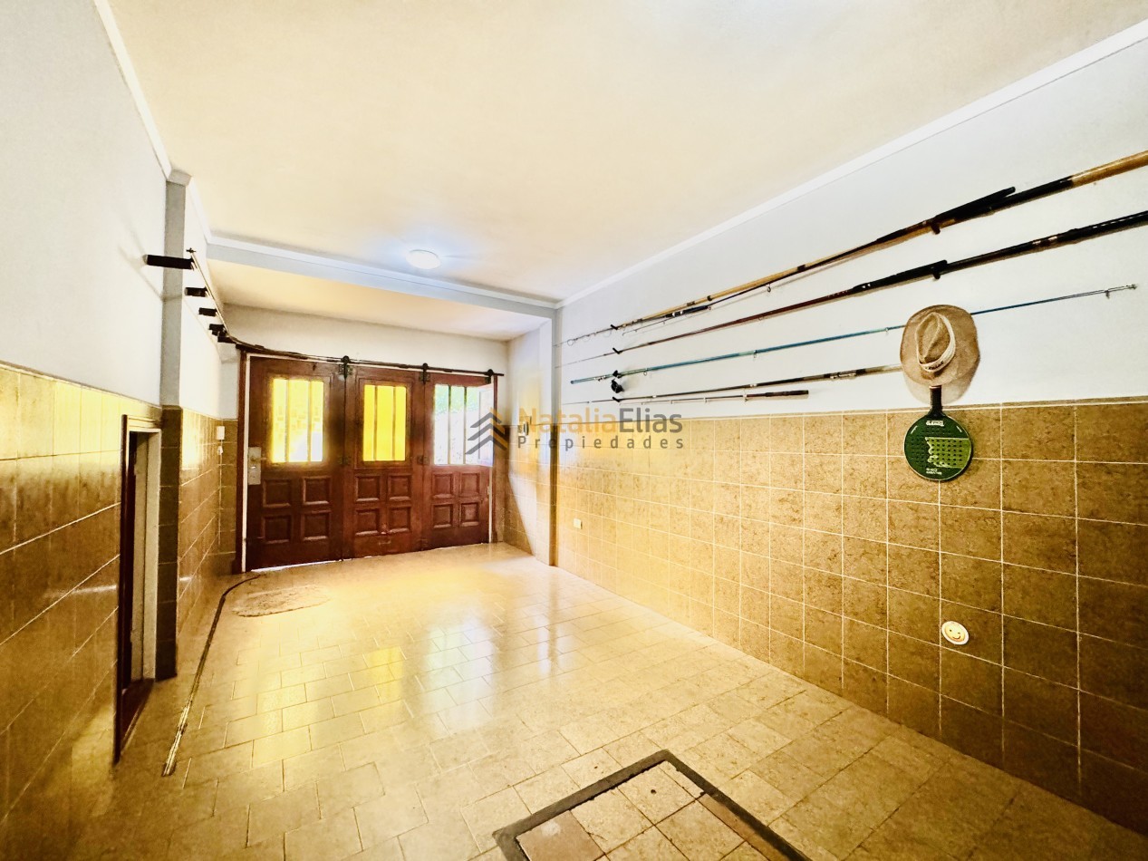 Impecable chalet con quincho en barrio Las Avenidas