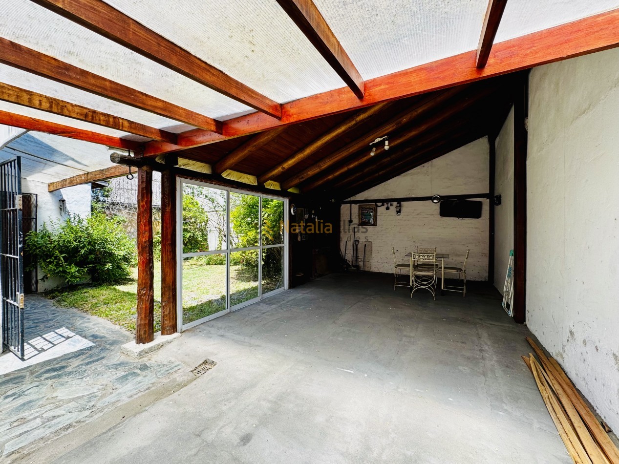 Casa 3 ambientes con quincho