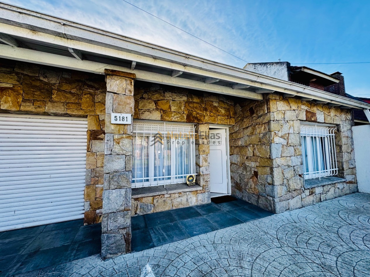 Chalet 3 ambientes con garage y parque 