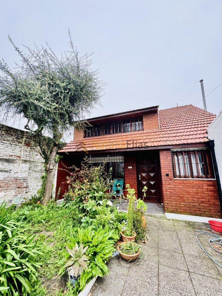 Chalet 3 ambientes con patio y garage en Pinos de Anchorena