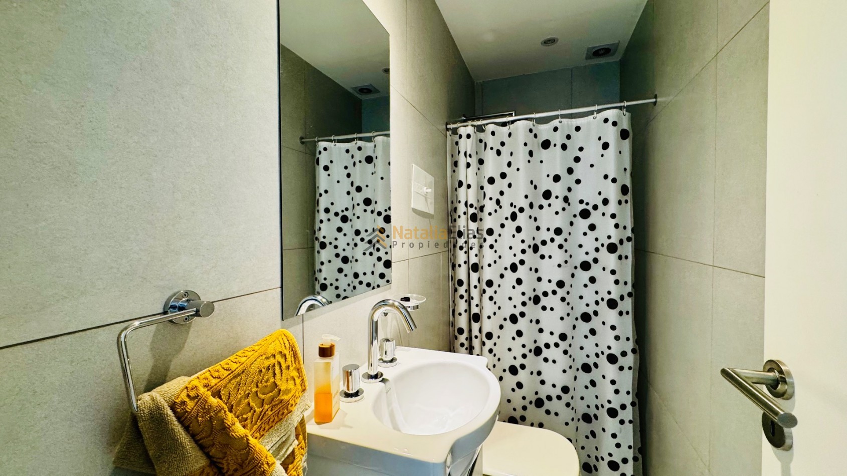 Chalet 3 ambientes con garage y parque 