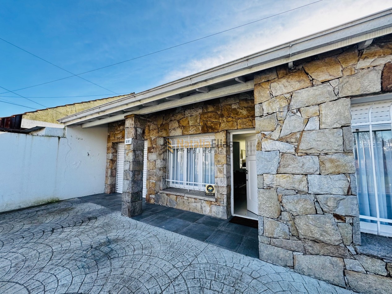 Chalet 3 ambientes con garage y parque 