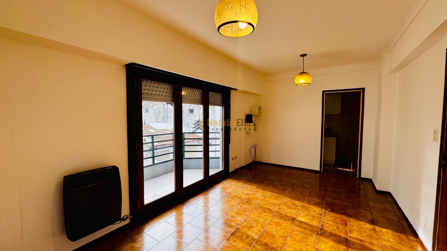 Departamento 2 ambientes con balcon al lateral 