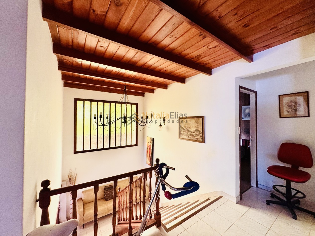 Impecable chalet con quincho en barrio Las Avenidas