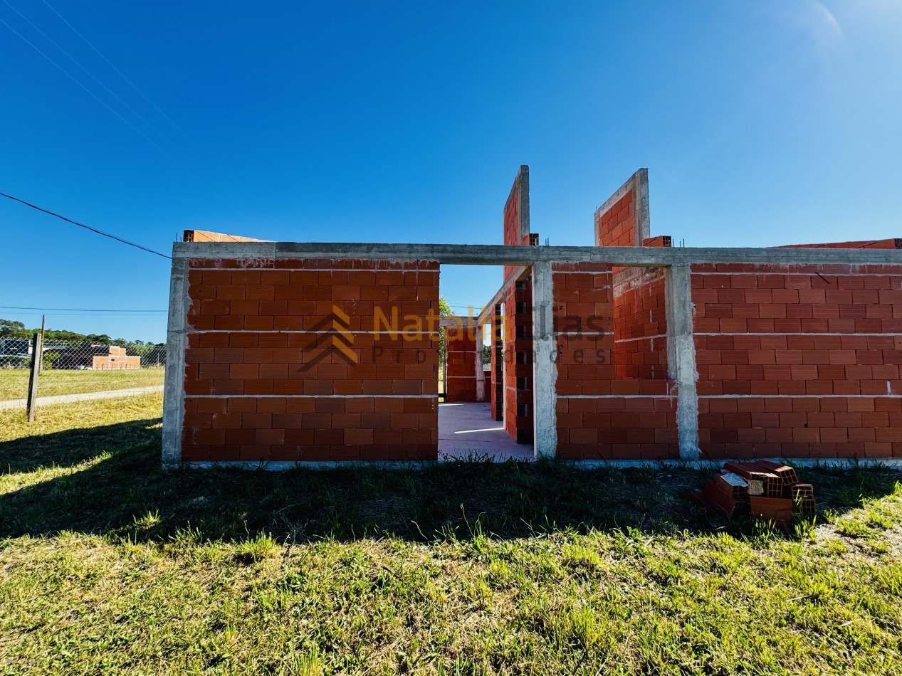 Lote con construccion a terminar en Santa Elena 