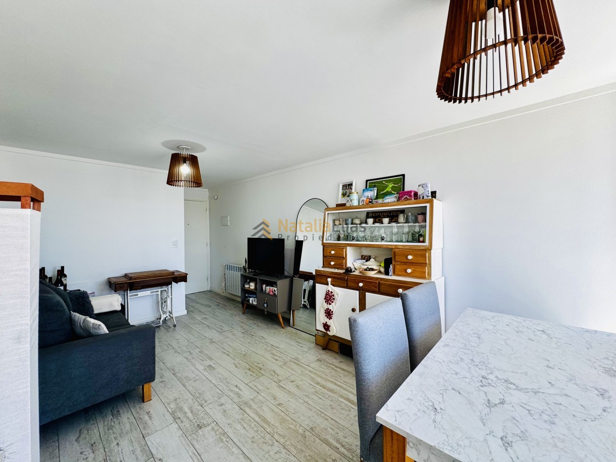 Departamento 2 ambientes al frente en La Perla 