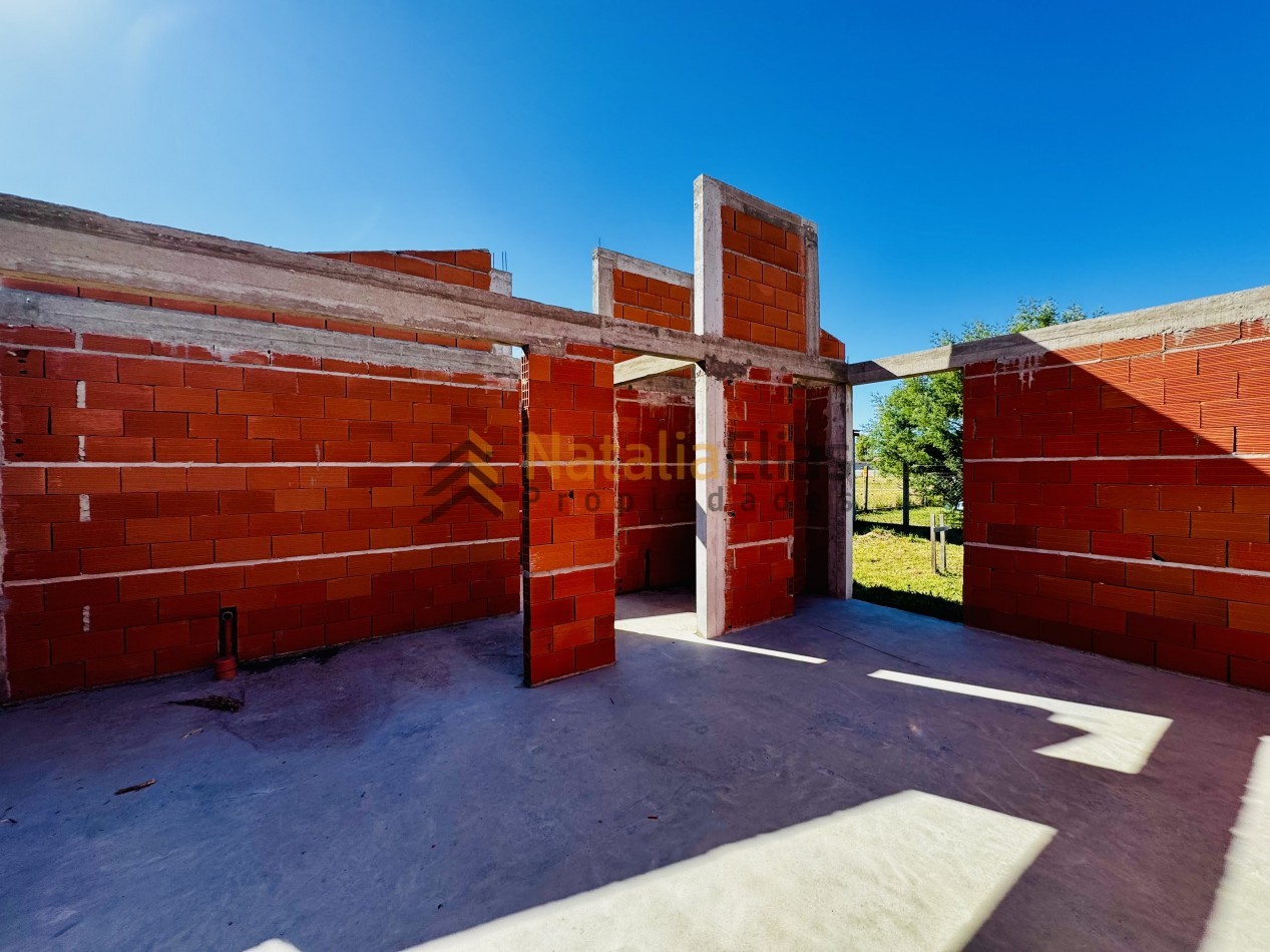 Lote con construccion a terminar en Santa Elena 