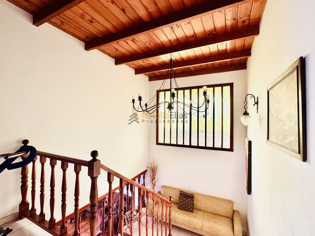 Impecable chalet con quincho en barrio Las Avenidas