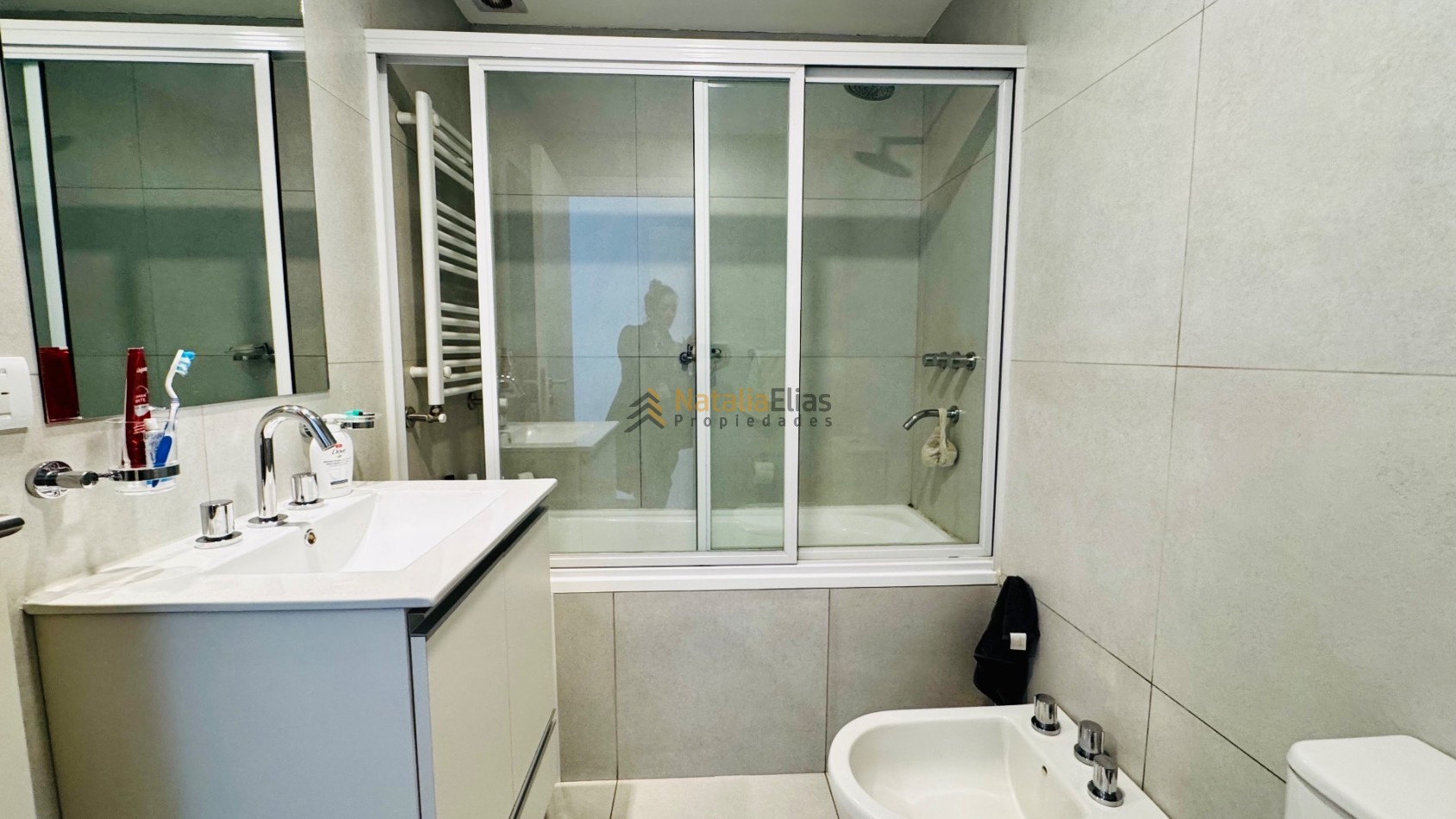 Chalet 3 ambientes con garage y parque 
