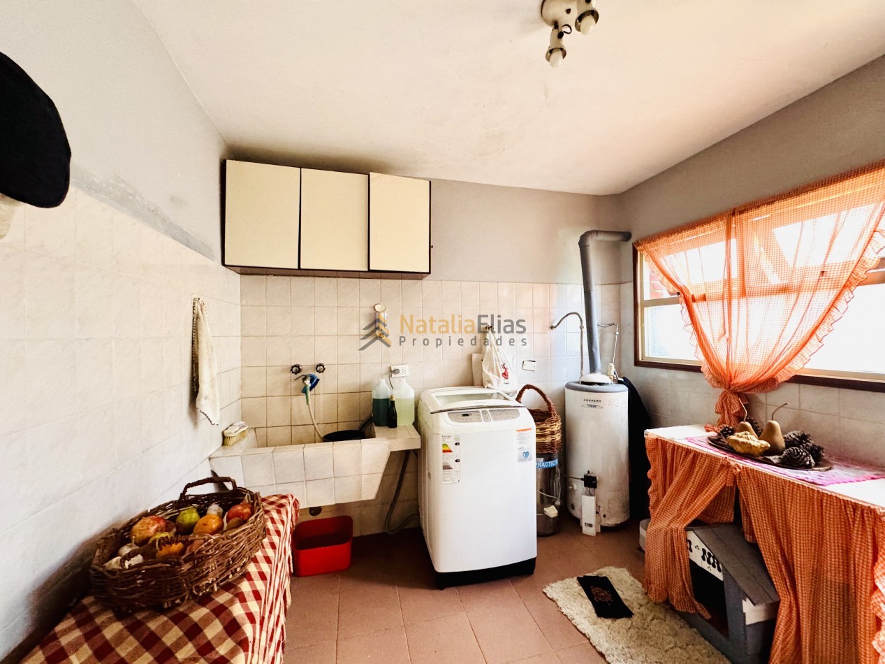 Impecable chalet con quincho en barrio Las Avenidas