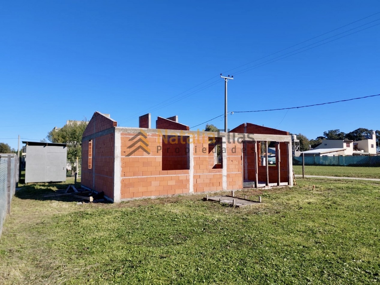 Lote con construccion a terminar en Santa Elena 