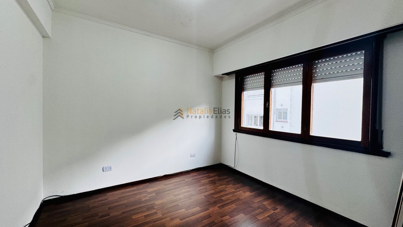 Departamento 2 ambientes con balcon al lateral 