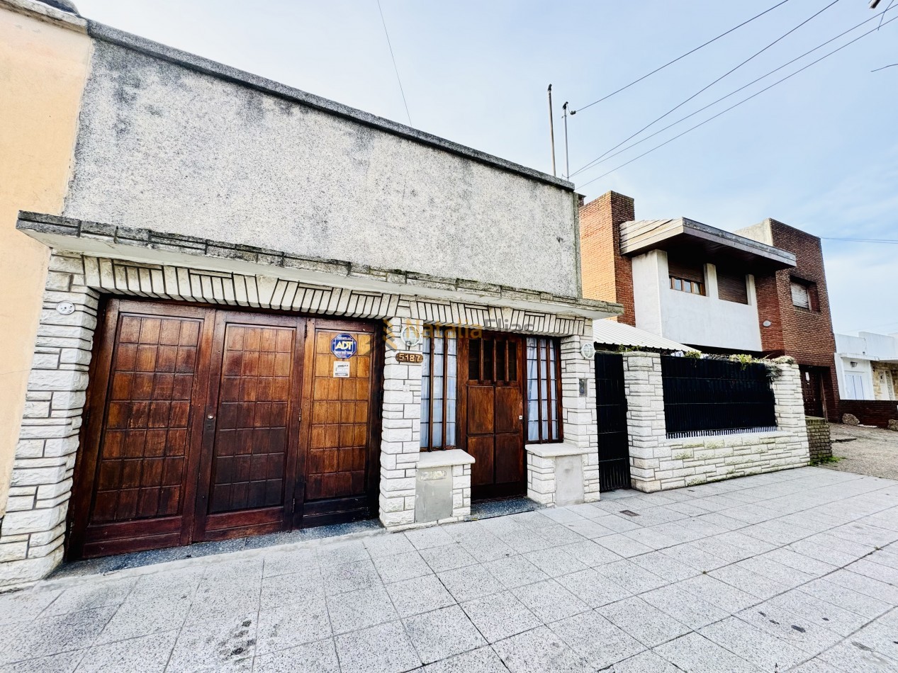 Casa 3 ambientes barrio Bernardino Rivadavia