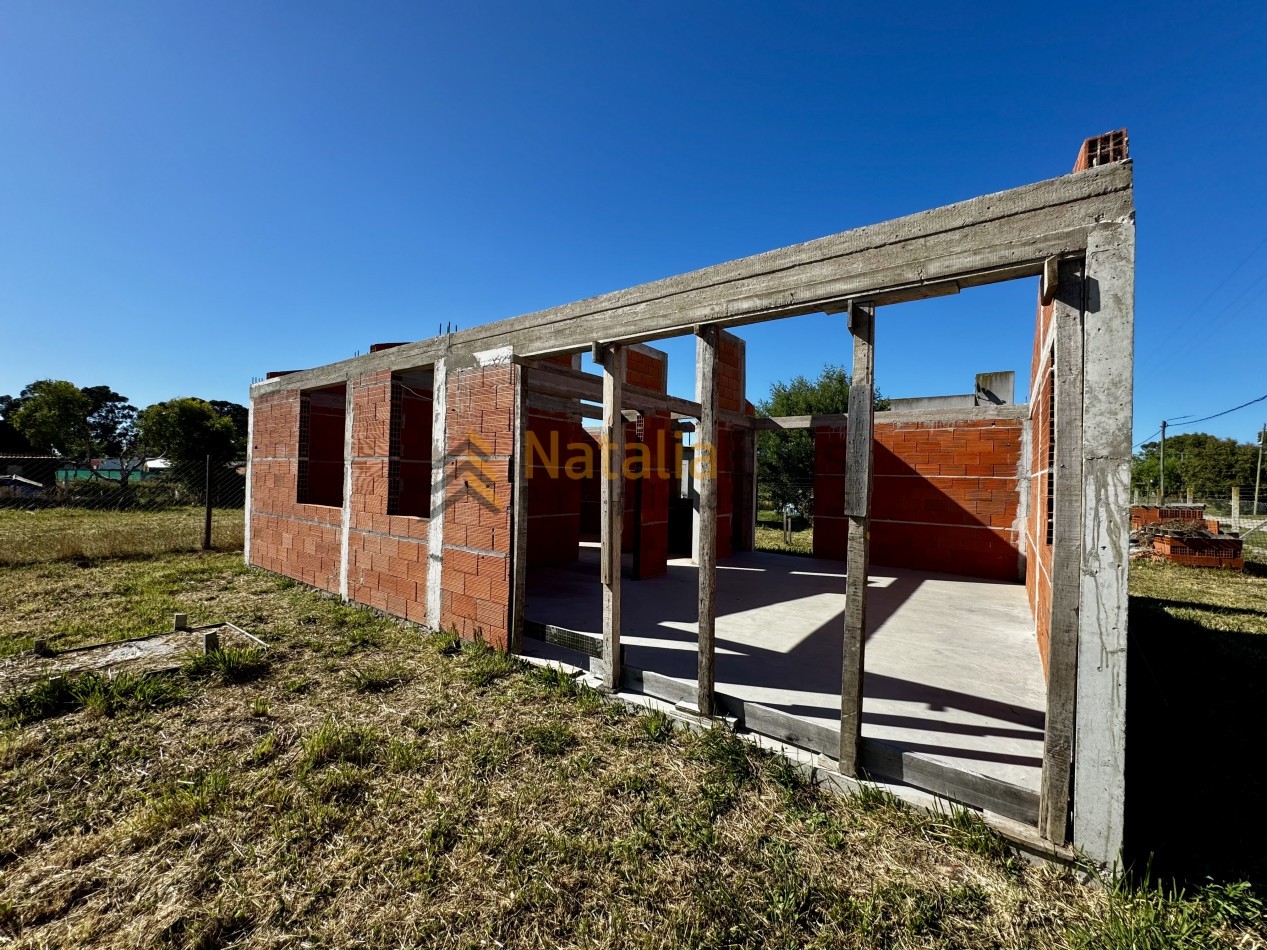 Lote con construccion a terminar en Santa Elena 