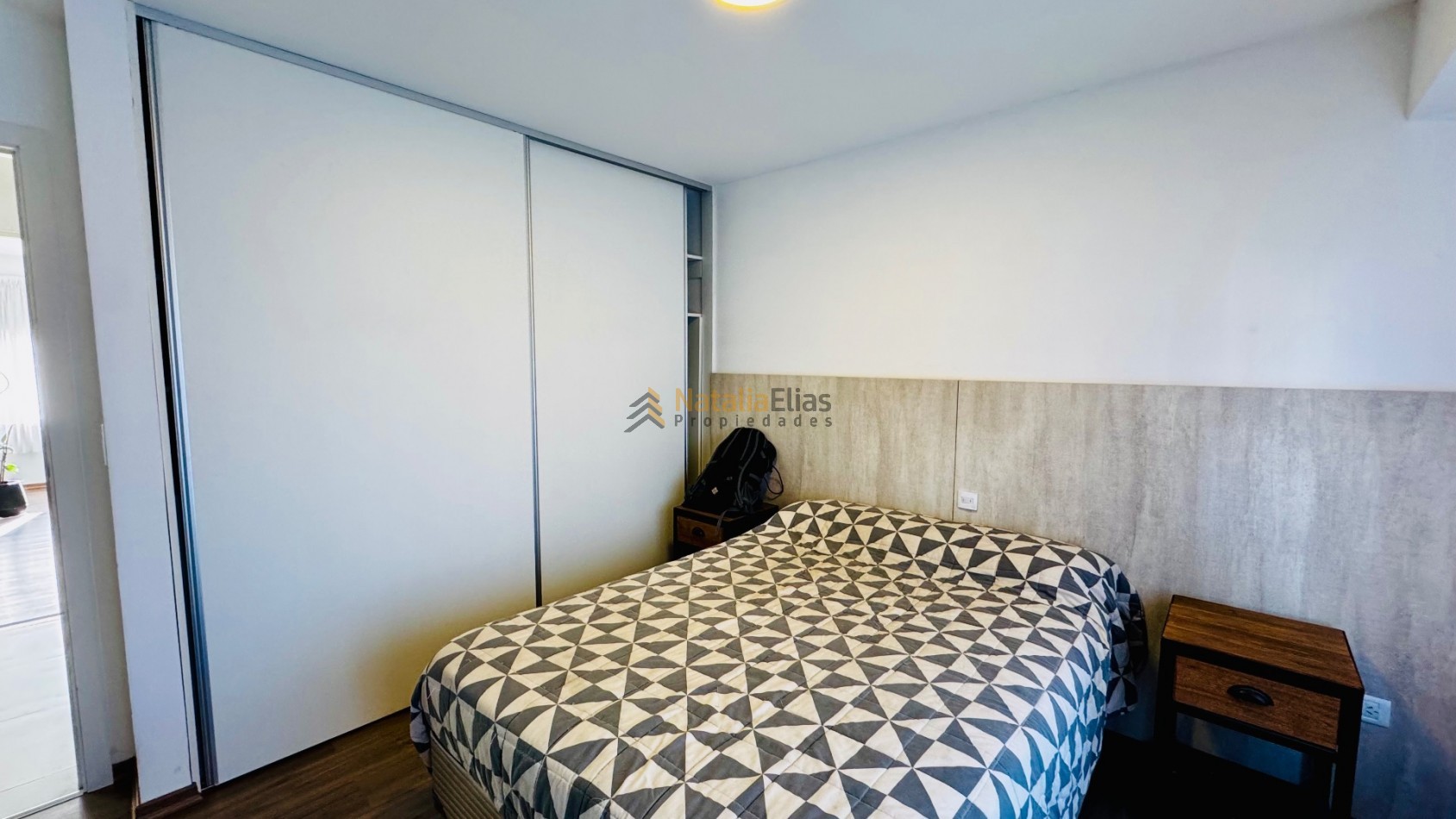 Chalet 3 ambientes con garage y parque 