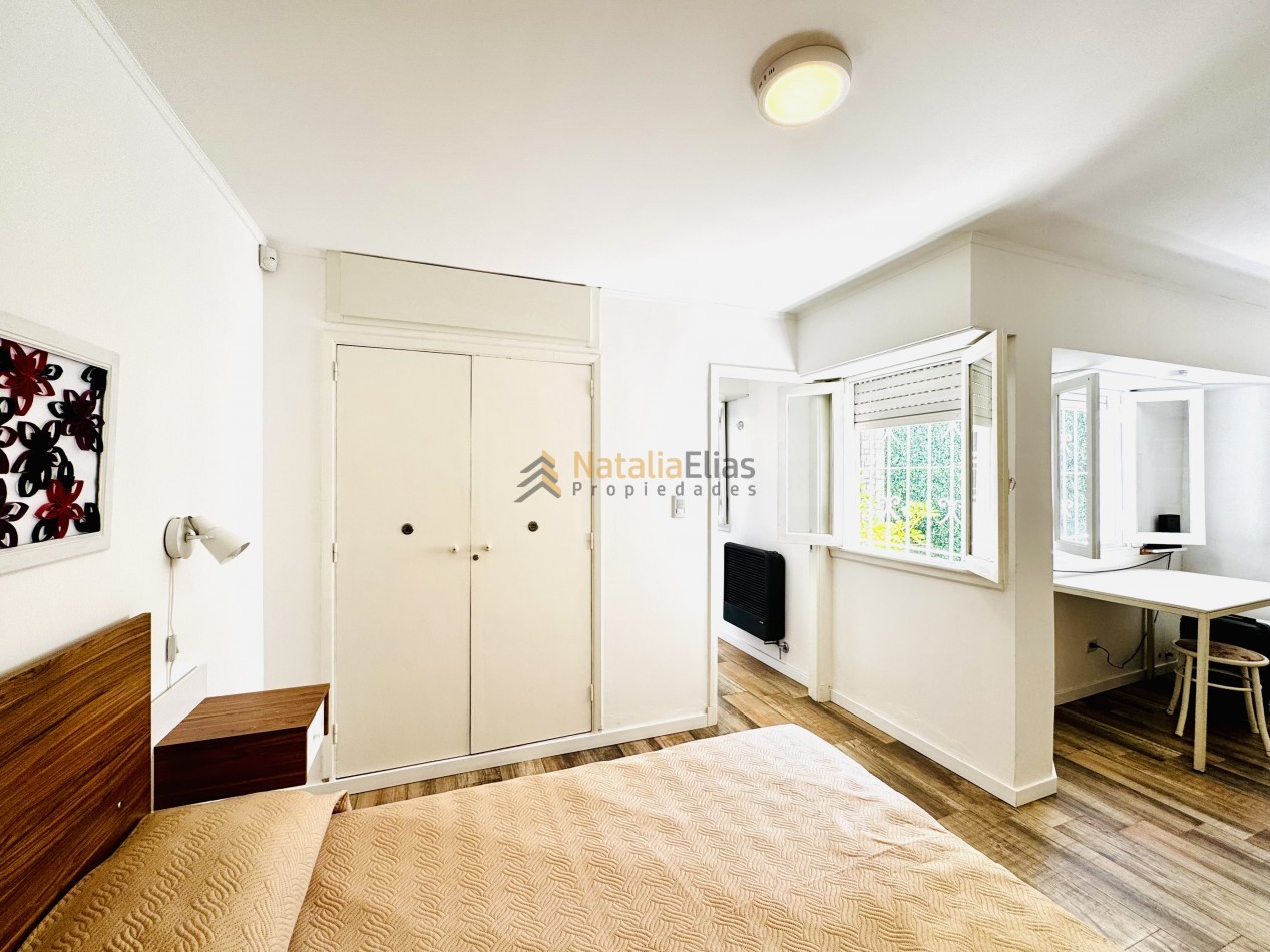 PH en La Perla 2 ambientes con patio propio RECICLADO y EQUIPADO