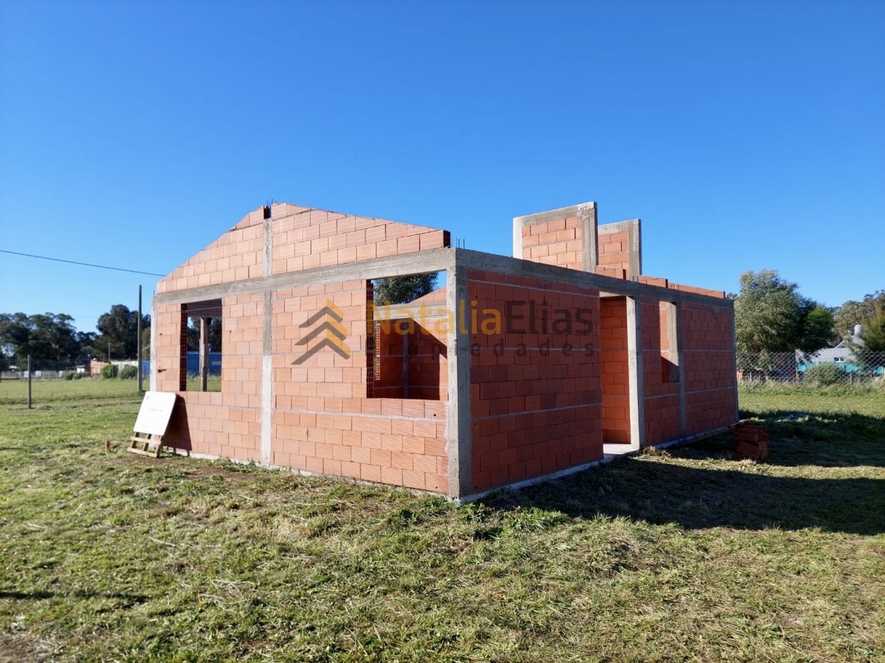 Lote con construccion a terminar en Santa Elena 