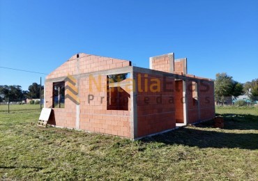 Lote con construccion a terminar en Santa Elena 